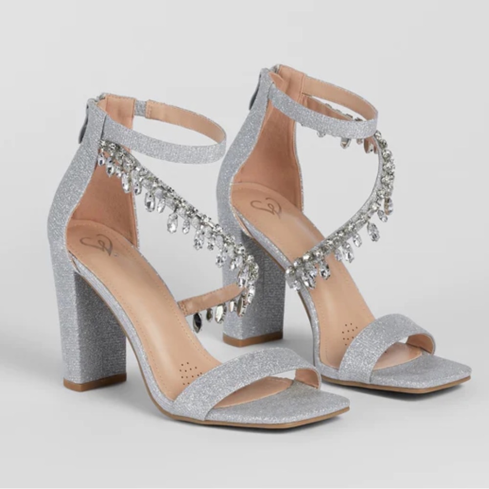 A Moment Of Luxe Rhinestone Trim Block Heels 👠 size 8 shiny diamond 💎